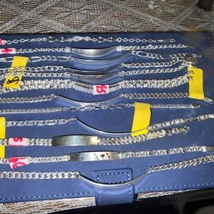 New and amazing quality siilver jewelry 925 I have bracelets and necklaces.💎